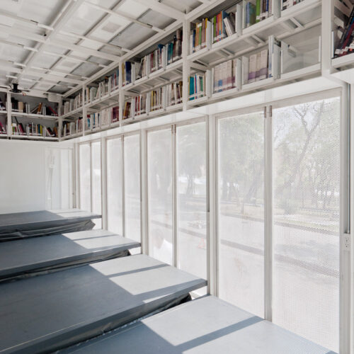 A47 Mobile Art Library / Productora 21 A47 mobile art library / productora