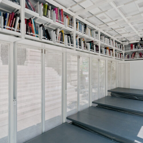 A47 Mobile Art Library / Productora 20 A47 mobile art library / productora