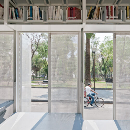 A47 Mobile Art Library / Productora 19 A47 mobile art library / productora
