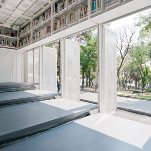 A47 Mobile Art Library / Productora 18 A47 mobile art library / productora