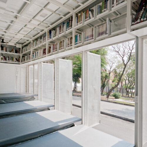 A47 Mobile Art Library / Productora 17 A47 mobile art library / productora