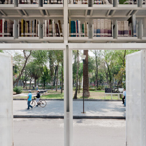 A47 Mobile Art Library / Productora 16 A47 mobile art library / productora