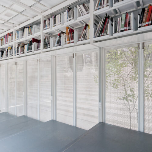 A47 Mobile Art Library / Productora 15 A47 mobile art library / productora