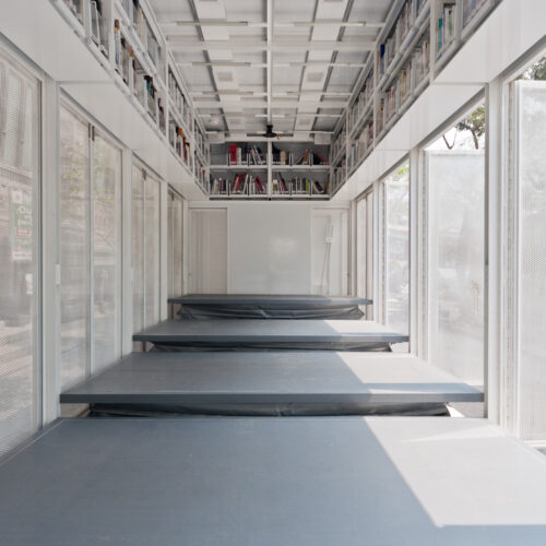 A47 Mobile Art Library / Productora 14 A47 mobile art library / productora