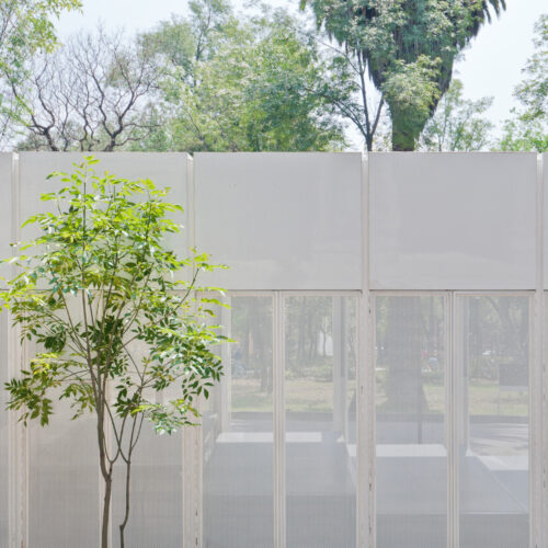 A47 Mobile Art Library / Productora 13 A47 mobile art library / productora
