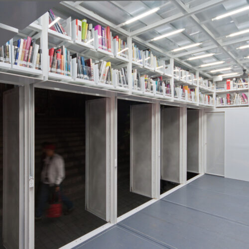 A47 Mobile Art Library / Productora 9 A47 mobile art library / productora