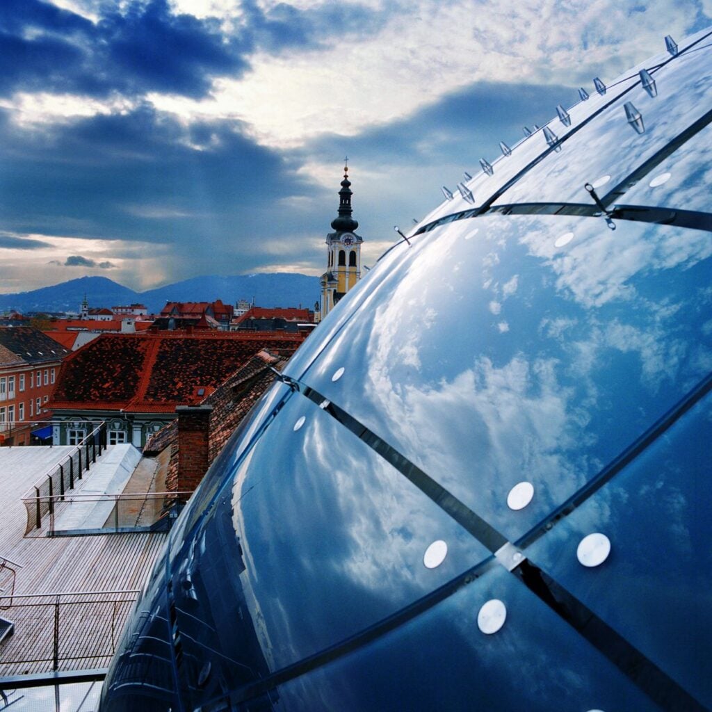 Kunsthaus Graz / Peter Cook And Colin Fournier | Classics On Architecture Lab 20 Kunsthaus graz / peter cook and colin fournier | classics on architecture lab
