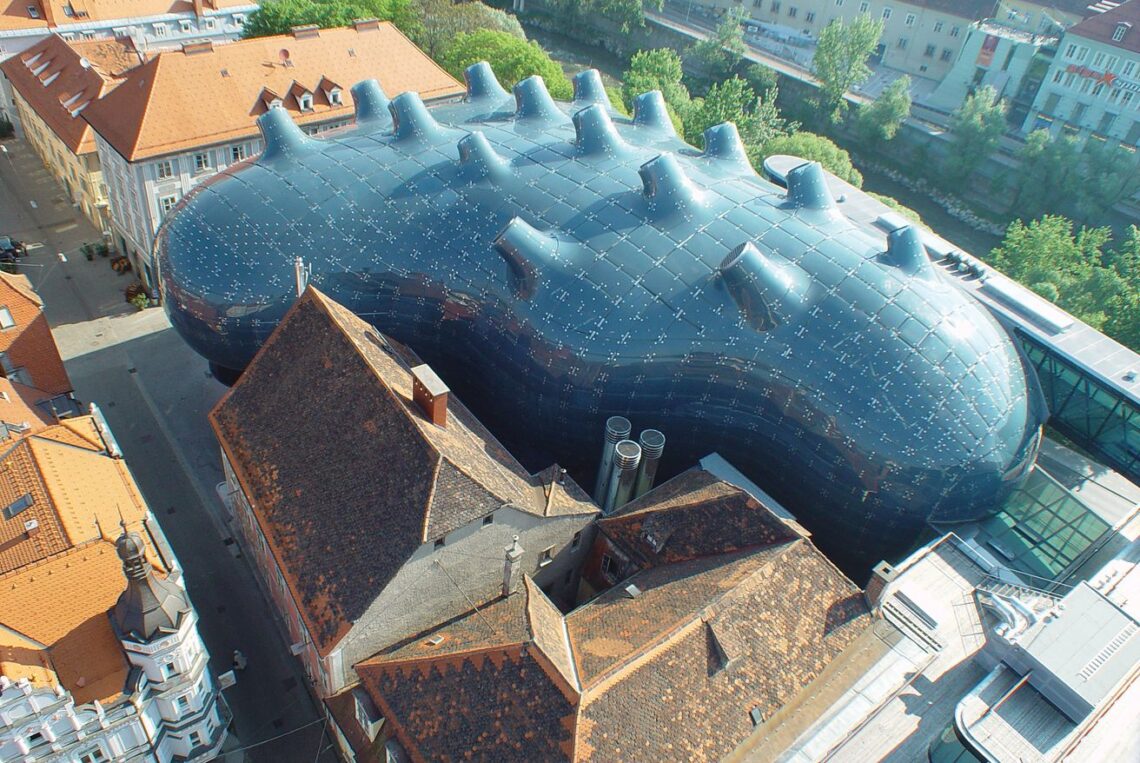 Kunsthaus Graz / Peter Cook And Colin Fournier | Classics On Architecture Lab 11 Kunsthaus graz / peter cook and colin fournier | classics on architecture lab