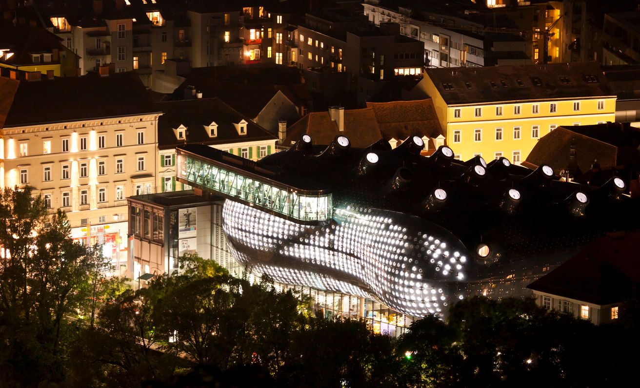 51F0C1C5-F954-4B1D-9F94-57F16D7B5F76 Kunsthaus graz / peter cook and colin fournier | classics on architecture lab