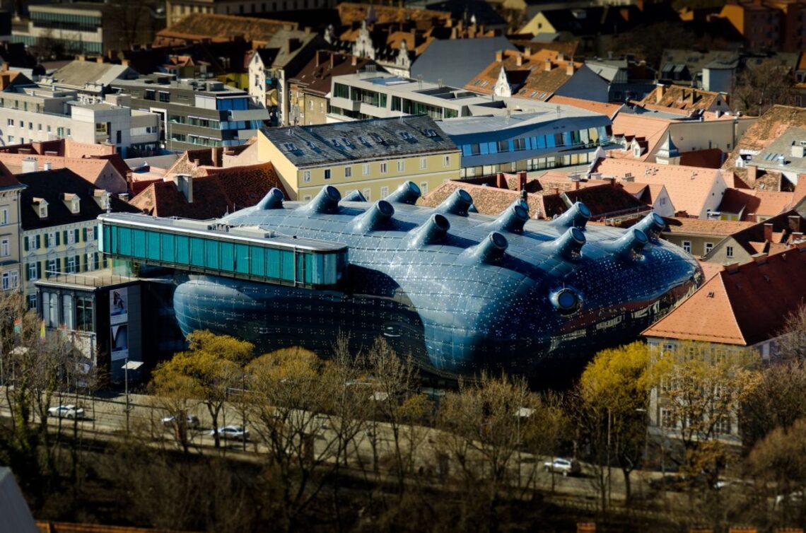 Kunsthaus Graz / Peter Cook And Colin Fournier | Classics On Architecture Lab 5 Kunsthaus graz / peter cook and colin fournier | classics on architecture lab