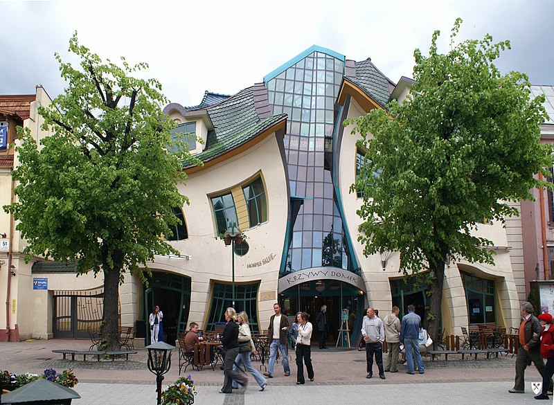 800Px-Krzywy_Domek_W_Sopocie Krzywy domek (crooked house) / szotynscy & zaleski