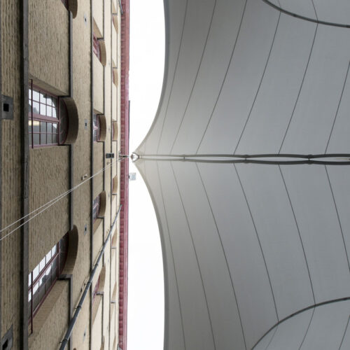 Covering of the courtyard of the carré des arts in mons / agwa + ney & partners