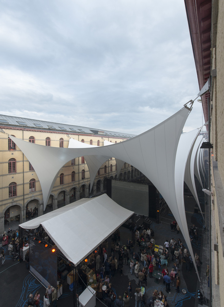 Covering of the courtyard of the carré des arts in mons / agwa + ney & partners