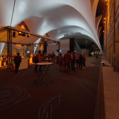 Covering of the courtyard of the carré des arts in mons / agwa + ney & partners
