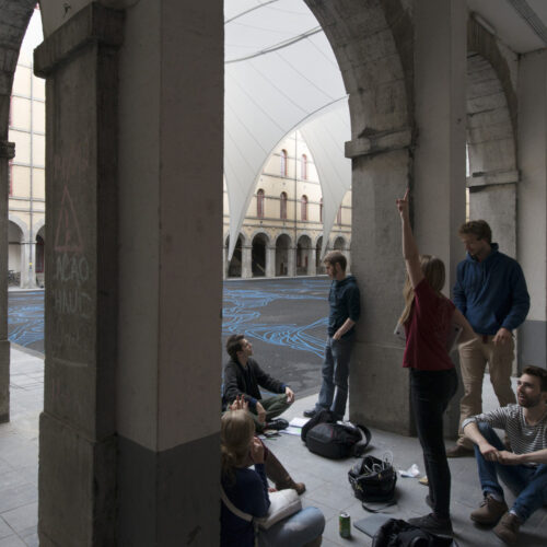 Covering of the courtyard of the carré des arts in mons / agwa + ney & partners