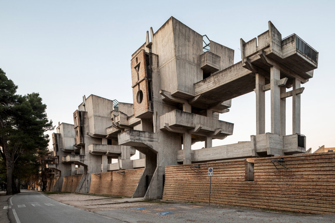 Brutalist Italy / Roberto Conte And Stefano Perego 4 Cemetery extension in jesi, designed by leonardo ricci between 1984-1994, features a concrete structure with geometric forms. The project was completed posthumously. Image © stefano perego.