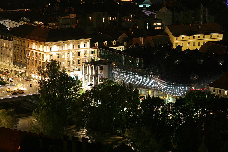 Kunsthaus Graz / Peter Cook And Colin Fournier | Classics On Architecture Lab 39 Kunsthaus graz / peter cook and colin fournier | classics on architecture lab