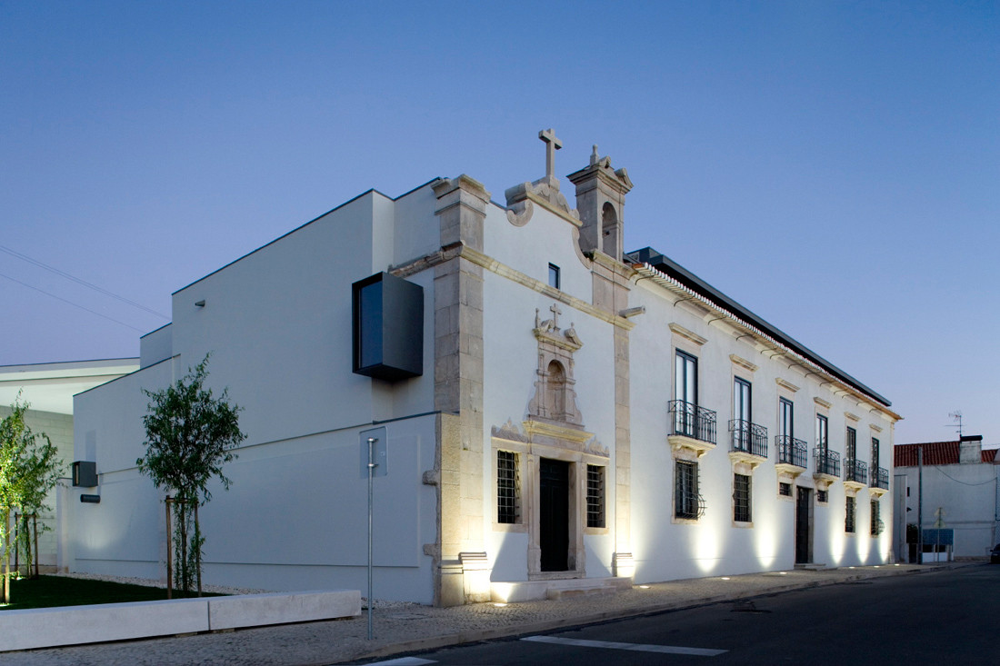 Ilhavo city library / arx portugal