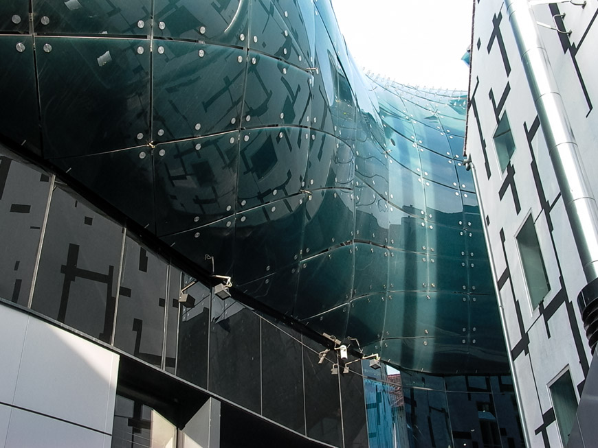 Kunsthaus Graz / Peter Cook And Colin Fournier | Classics On Architecture Lab 26 Kunsthaus graz / peter cook and colin fournier | classics on architecture lab