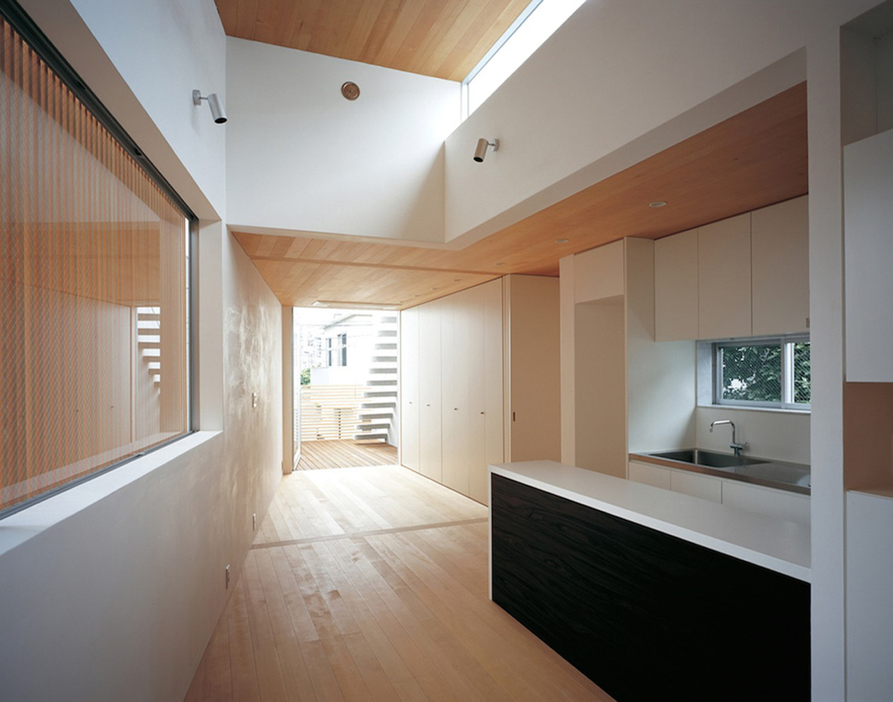 Switch-5 Switch residence / apollo architects & associates