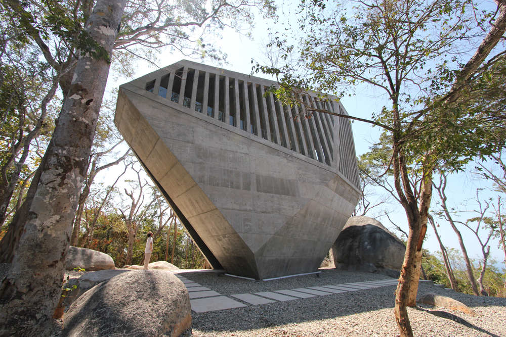 Sunset chapel / bnkr