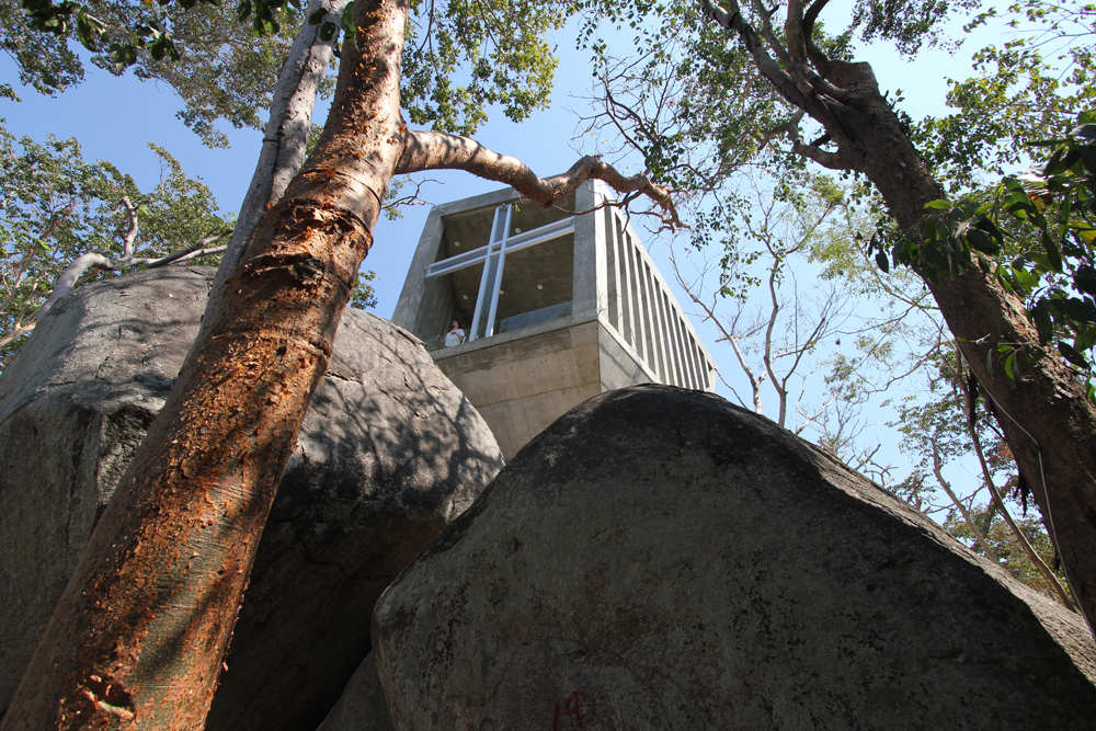 Sunset chapel / bnkr