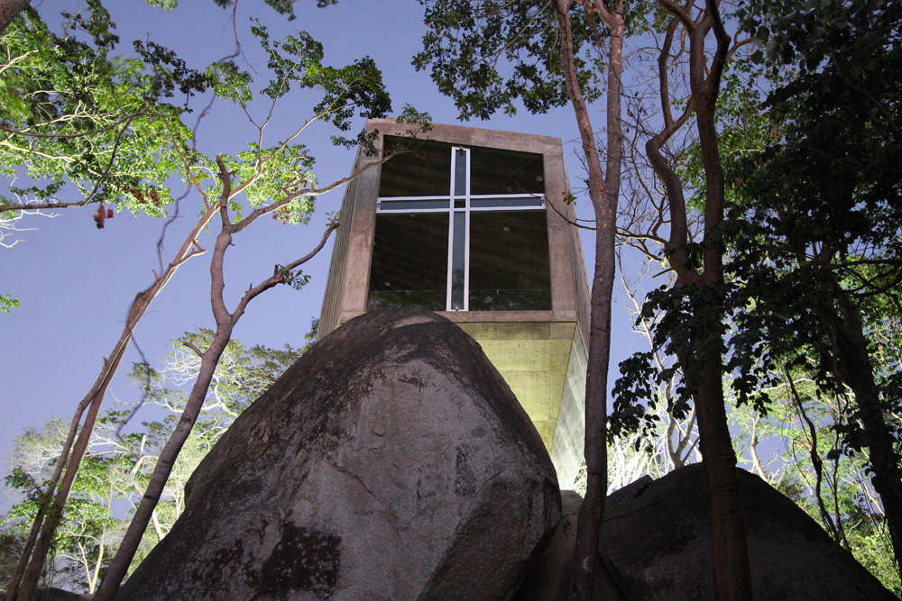 Sunset chapel / bnkr