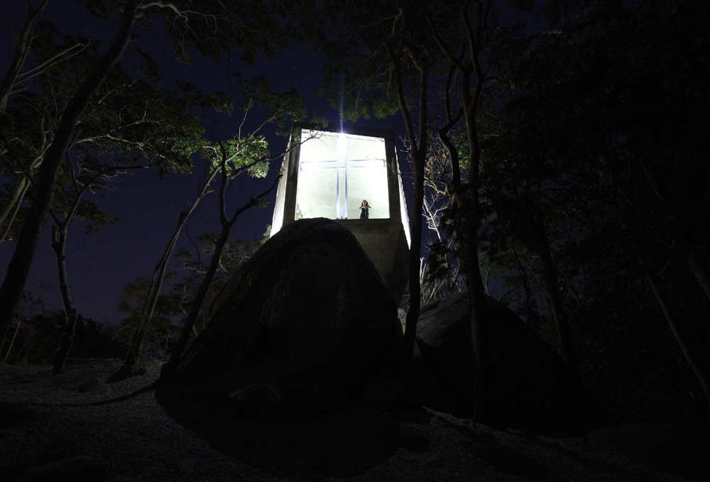 Sunset chapel / bnkr