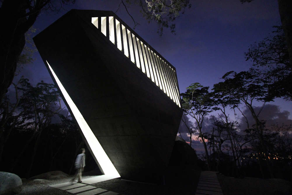 Sunset chapel / bnkr