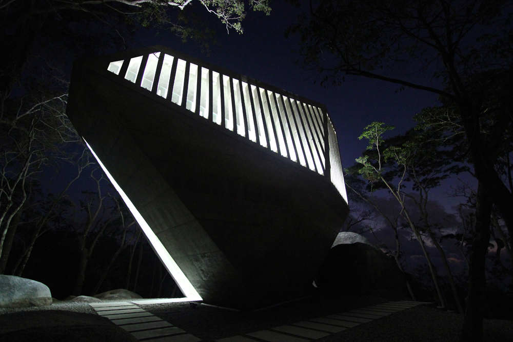 Sunset chapel / bnkr