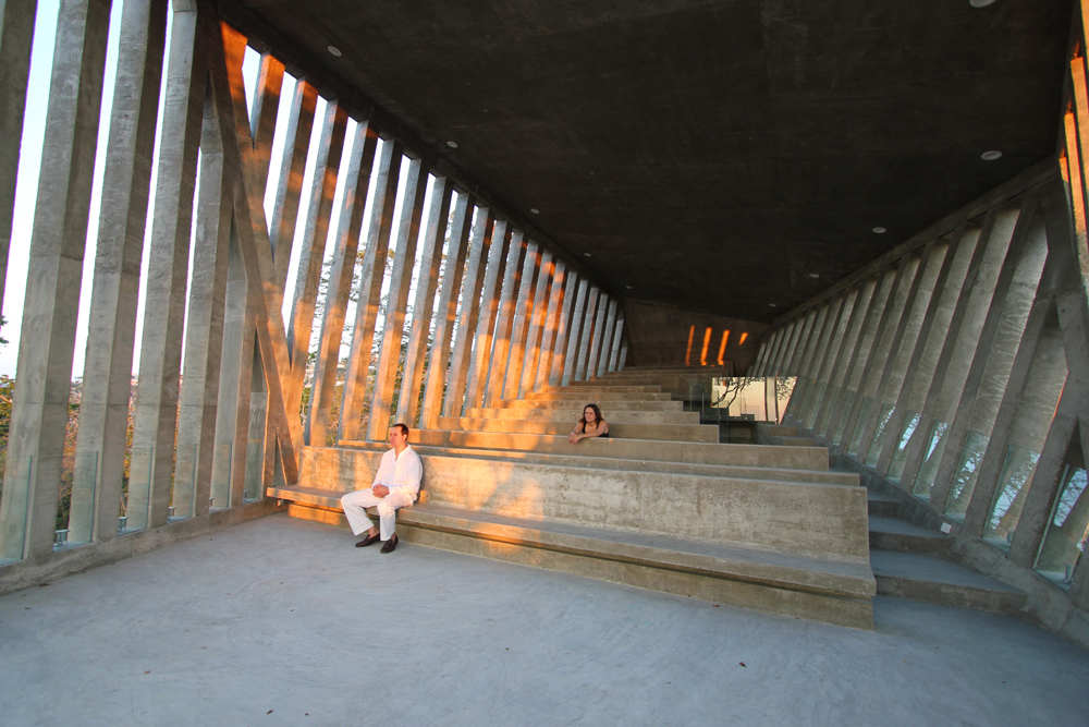 Sunset chapel / bnkr