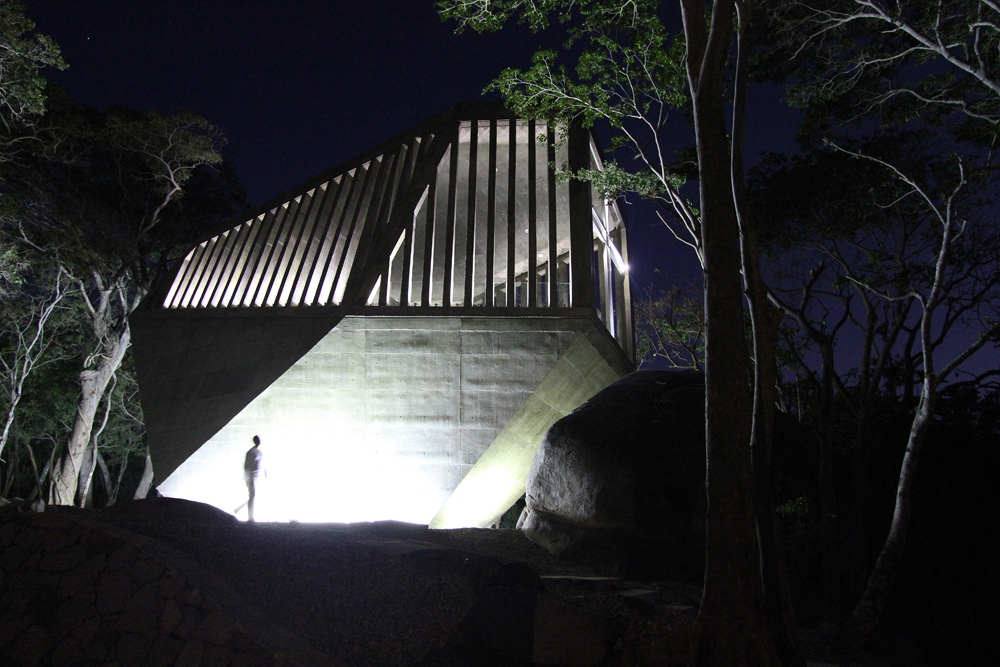 Sunset chapel / bnkr