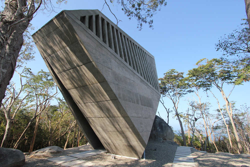 Sunset chapel / bnkr