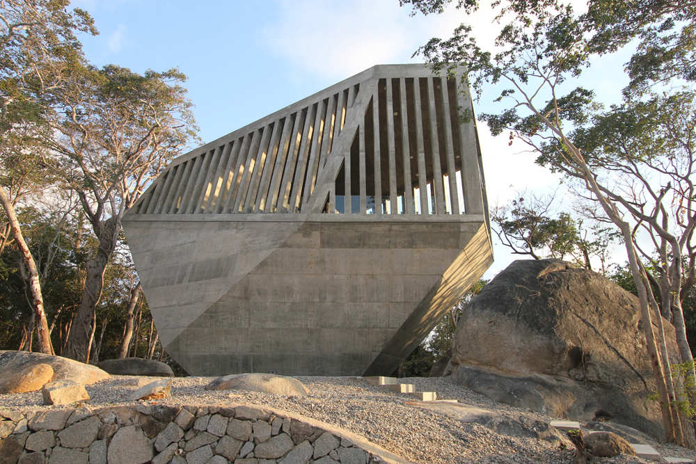 Sunset chapel / bnkr