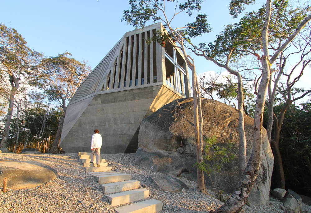 Sunset chapel / bnkr
