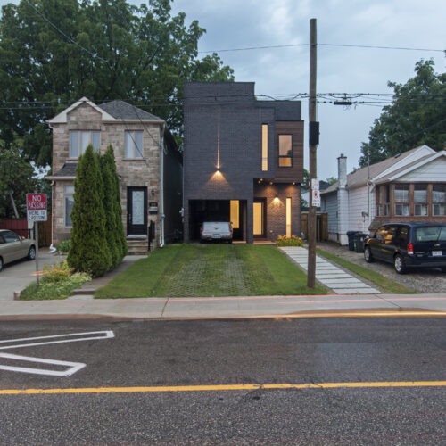 Totem House / Atelier Rzlbd 1 Totem house / atelier rzlbd