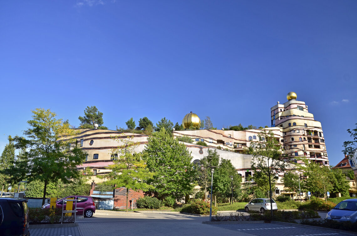 Waldspirale / Friedensreich Hundertwasser | Classics On Architecture Lab 4 Waldspirale / friedensreich hundertwasser