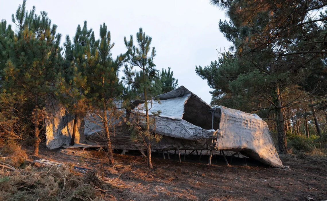 Concrete Tent / Ensamble Studio 23 Concrete tent / ensamble studio