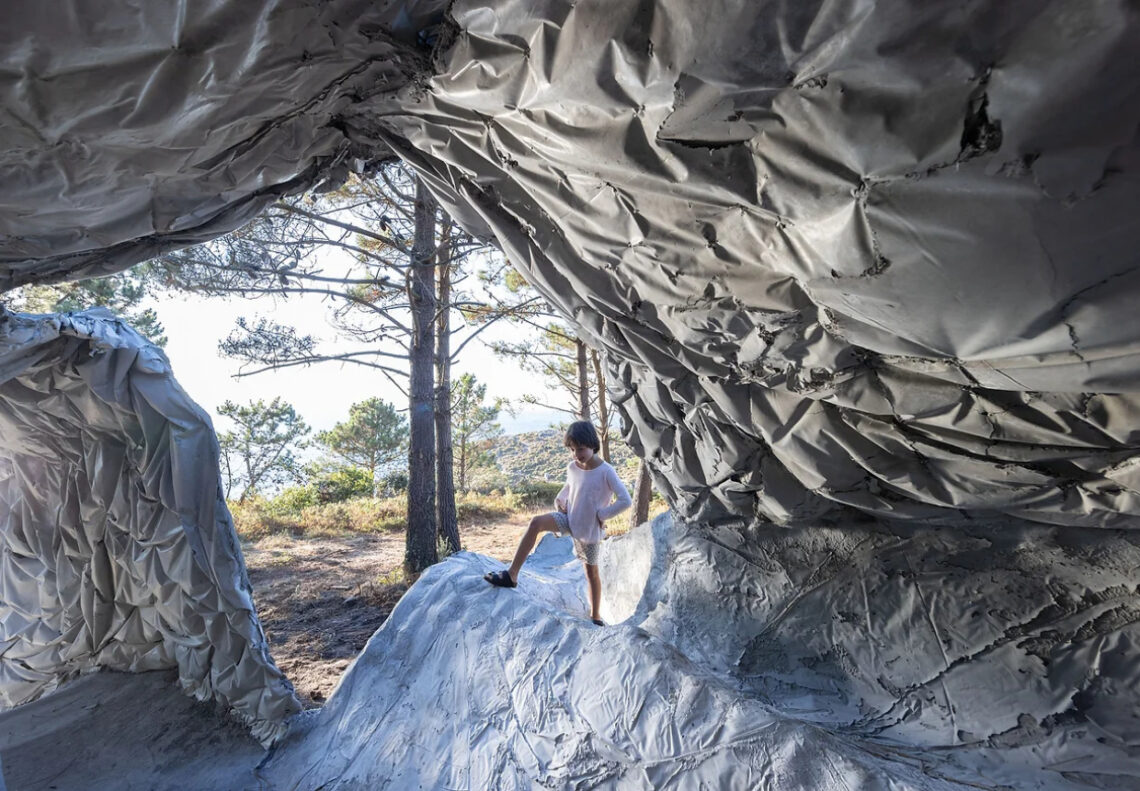 Concrete Tent / Ensamble Studio 9 Concrete tent / ensamble studio
