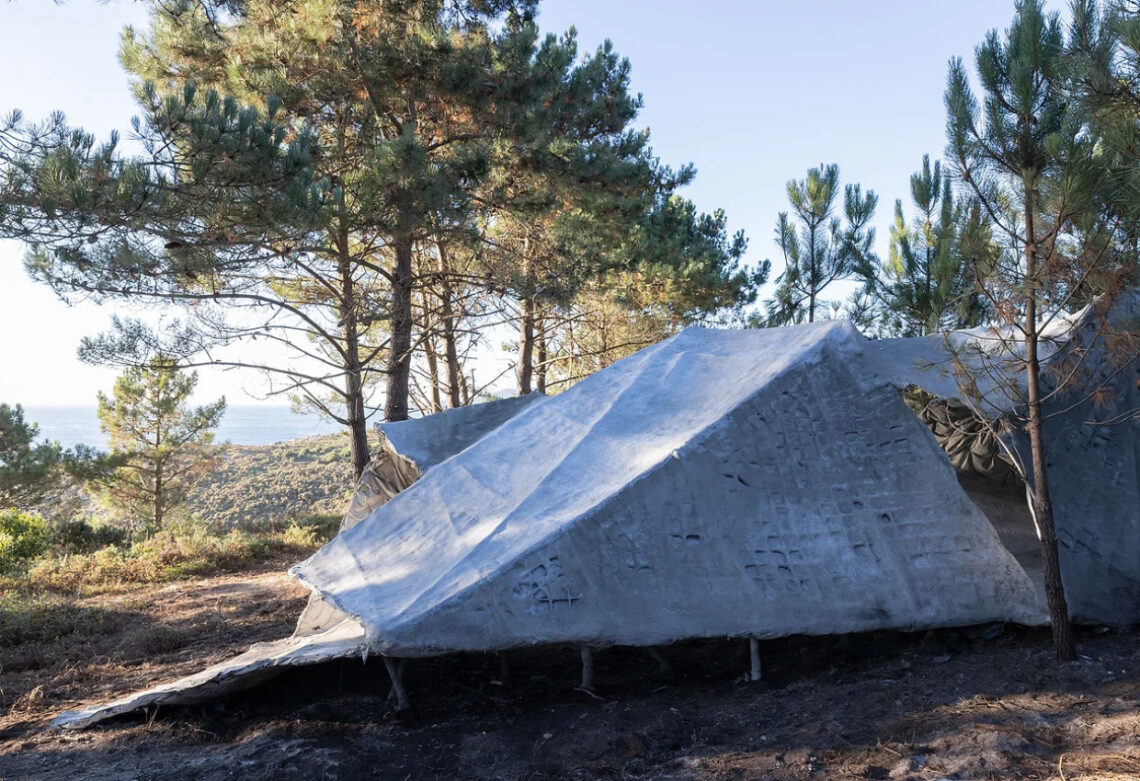 Concrete Tent / Ensamble Studio 8 Concrete tent / ensamble studio