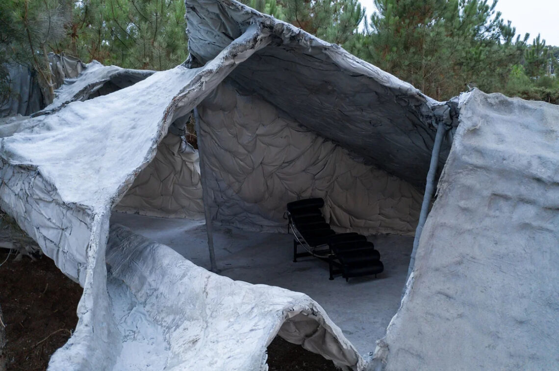 Concrete Tent / Ensamble Studio 7 Concrete tent / ensamble studio