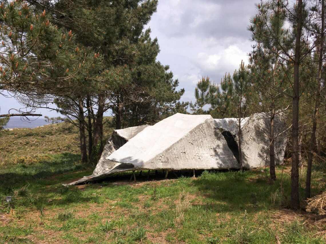 Concrete Tent / Ensamble Studio 13 Concrete tent / ensamble studio