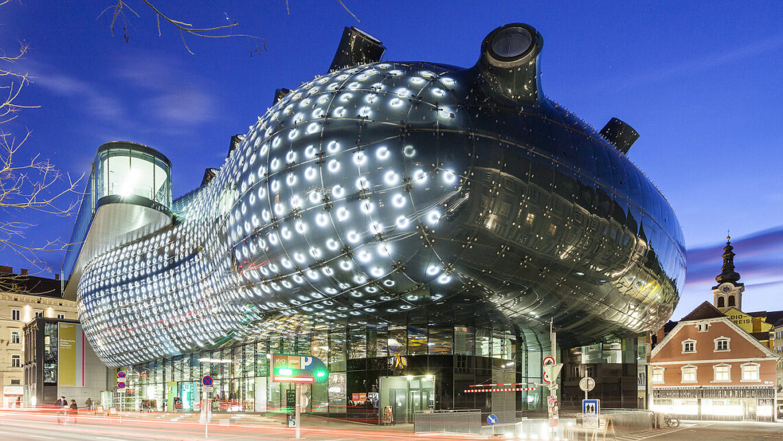 Kunsthaus Graz / Peter Cook And Colin Fournier | Classics On Architecture Lab 35 Kunsthaus graz / peter cook and colin fournier | classics on architecture lab