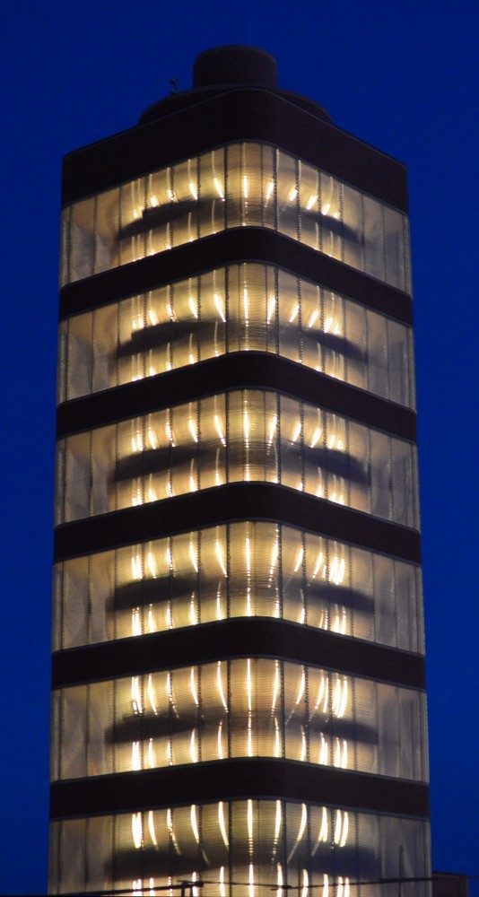 Frank-Lloyd-Wright-Designed-Research-Tower-To-Be-Restored_Research_Tower_At_Night-534X Sc johnson wax research tower / frank lloyd wright | classics on architecture lab