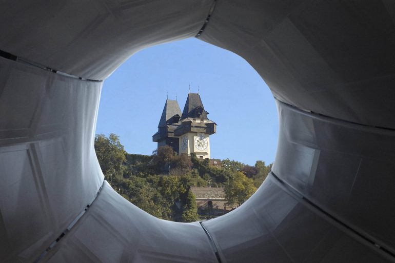 Kunsthaus Graz / Peter Cook And Colin Fournier | Classics On Architecture Lab 32 Kunsthaus graz / peter cook and colin fournier | classics on architecture lab