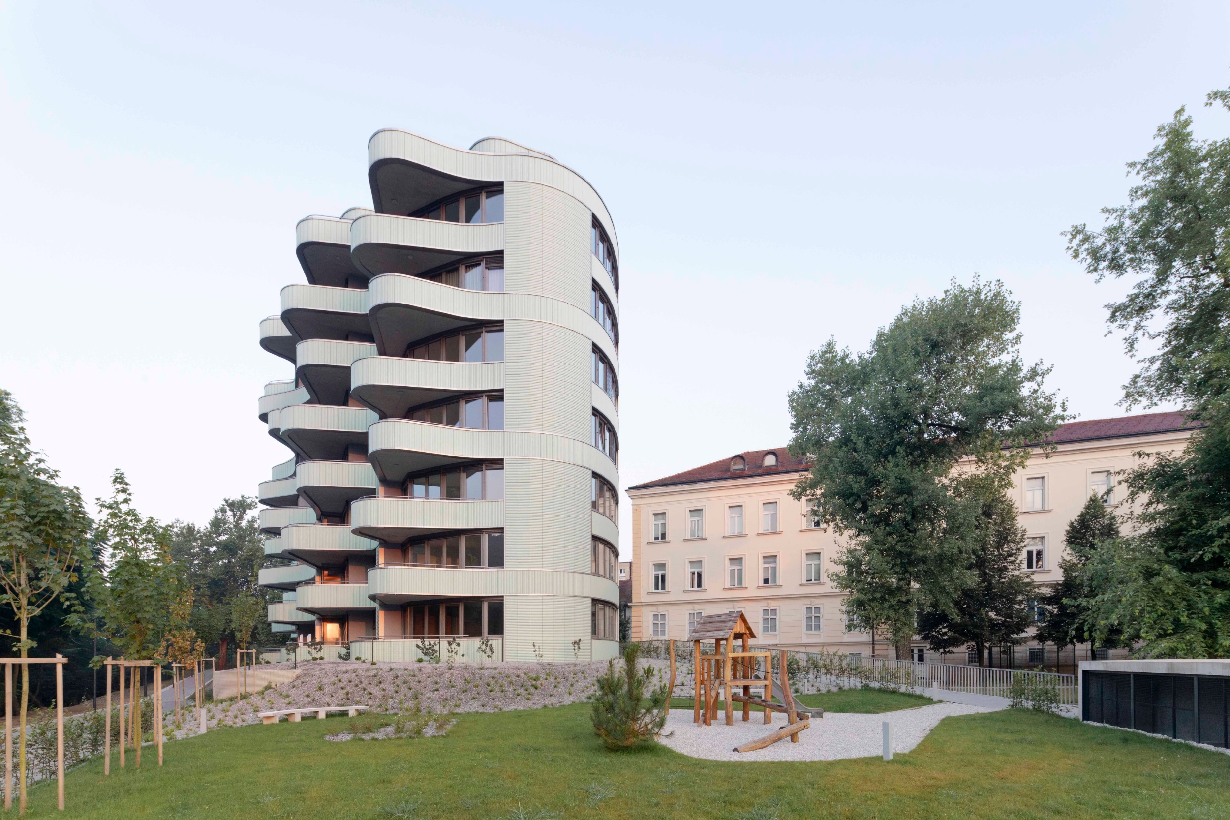 Residential building elipse / sadar+vuga