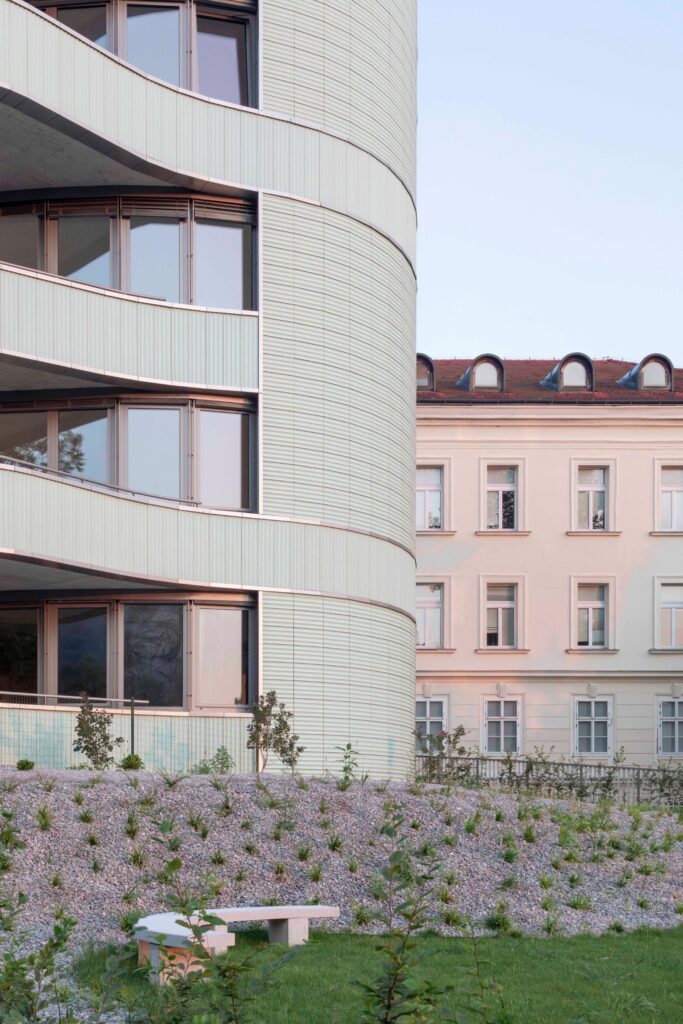Residential building elipse / sadar+vuga