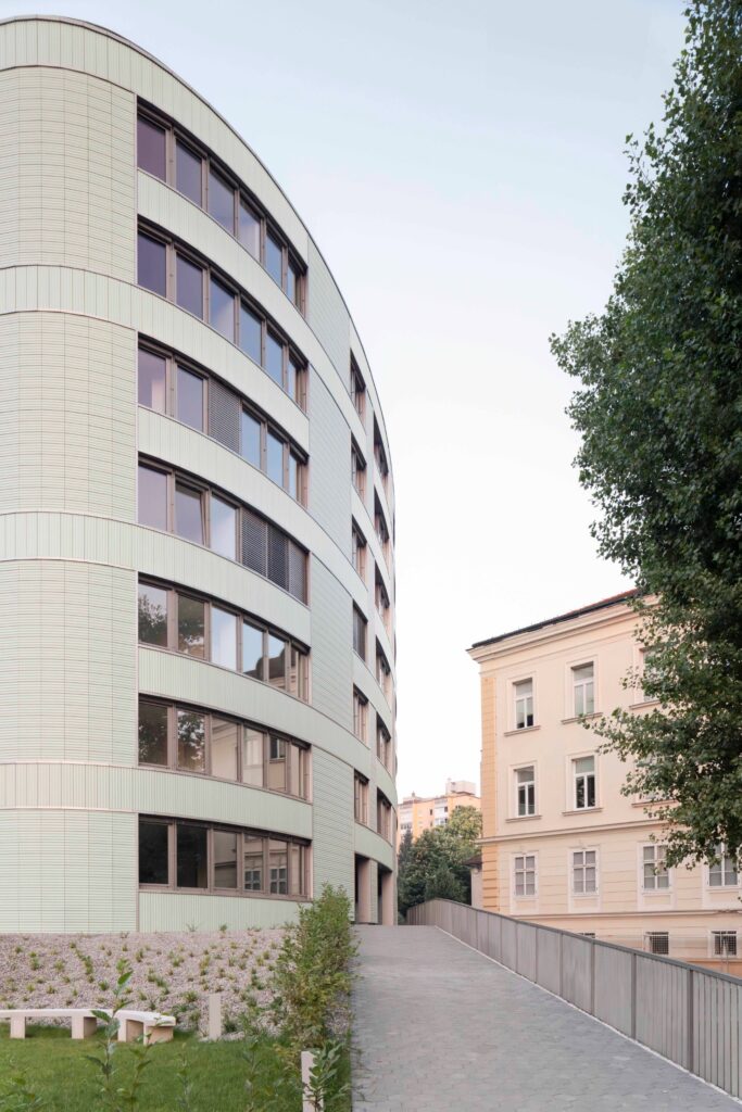 Residential building elipse / sadar+vuga