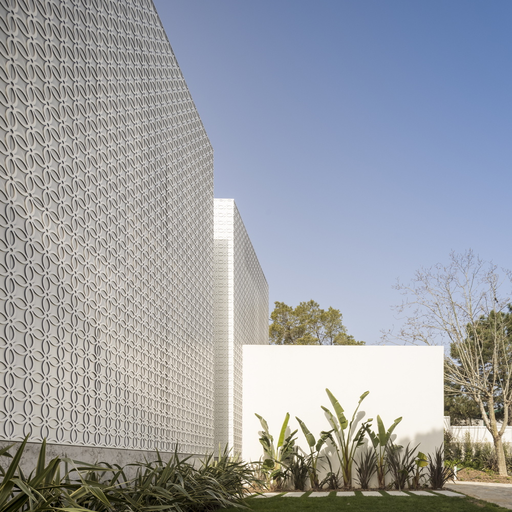 009 Estoril rm house / joão tiago aguiar arquitectos