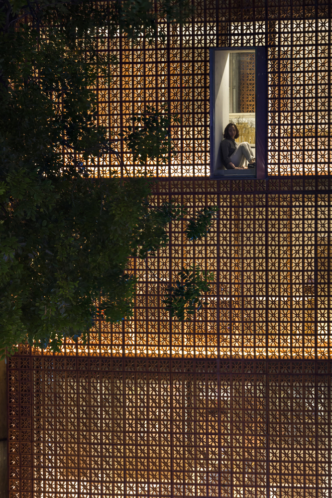 12_Window-To-Connect-Building-And-Street_Hiroyuki-Oki The lantern / vtn architects
